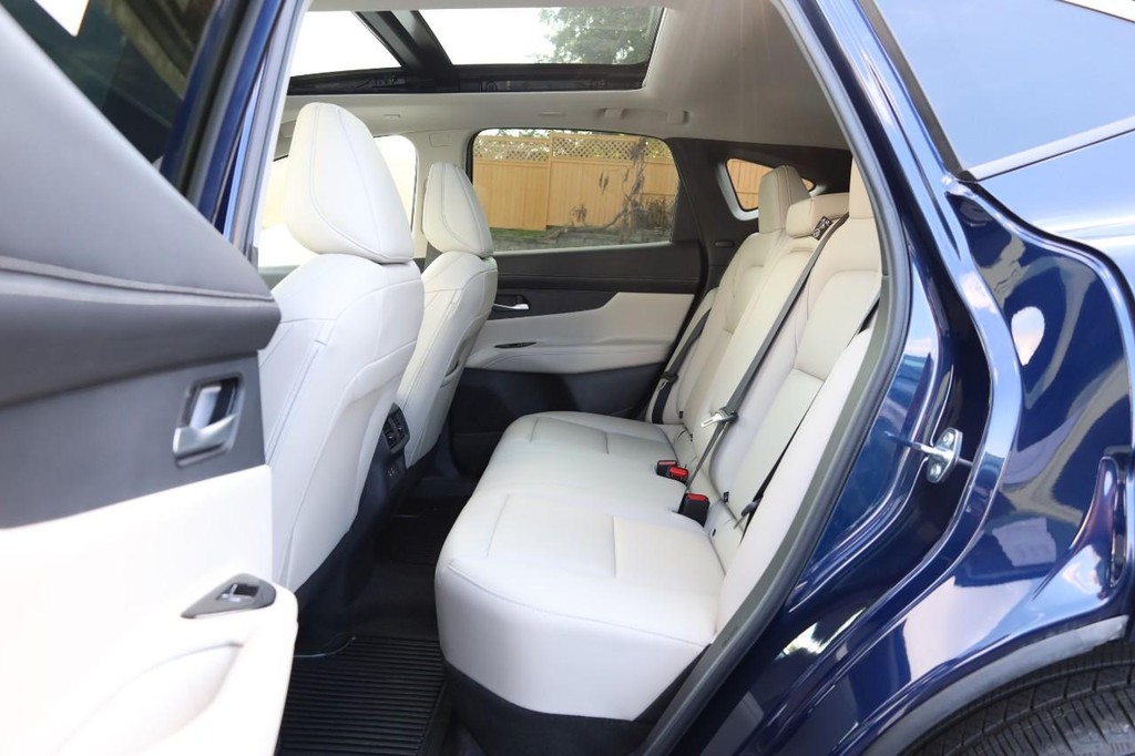 Nissan Murano Vehicle Full-screen Gallery Image 25