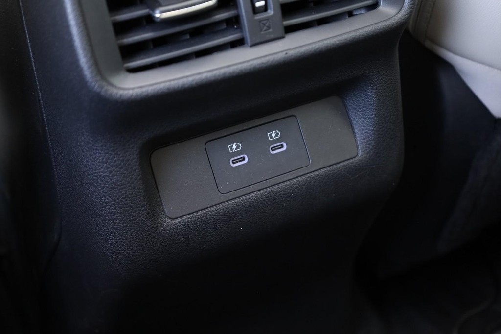 Nissan Murano Vehicle Full-screen Gallery Image 26