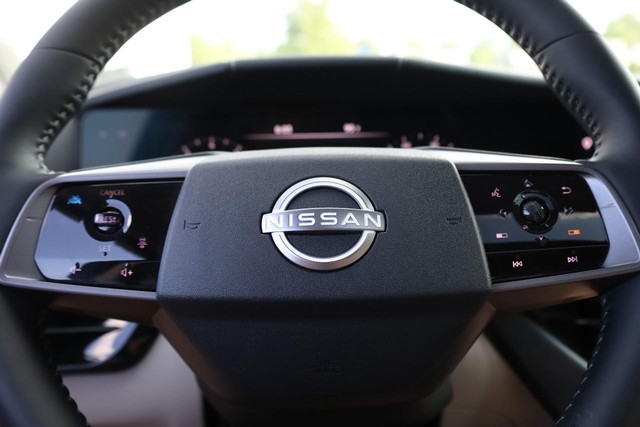 Nissan Murano Vehicle Image 11