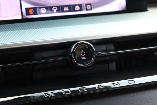 Nissan Murano Vehicle Image 16