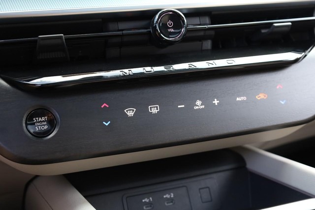 Nissan Murano Vehicle Image 17