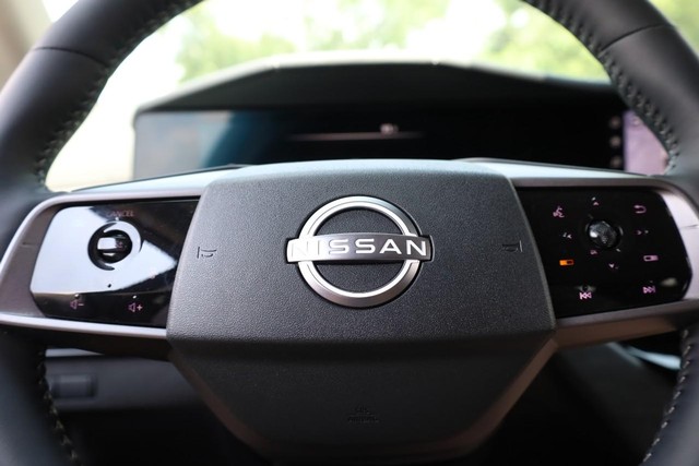Nissan Murano Vehicle Image 11