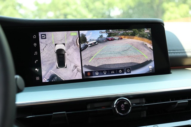 Nissan Murano Vehicle Image 13