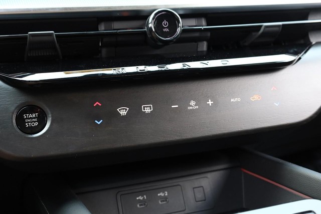 Nissan Murano Vehicle Image 17