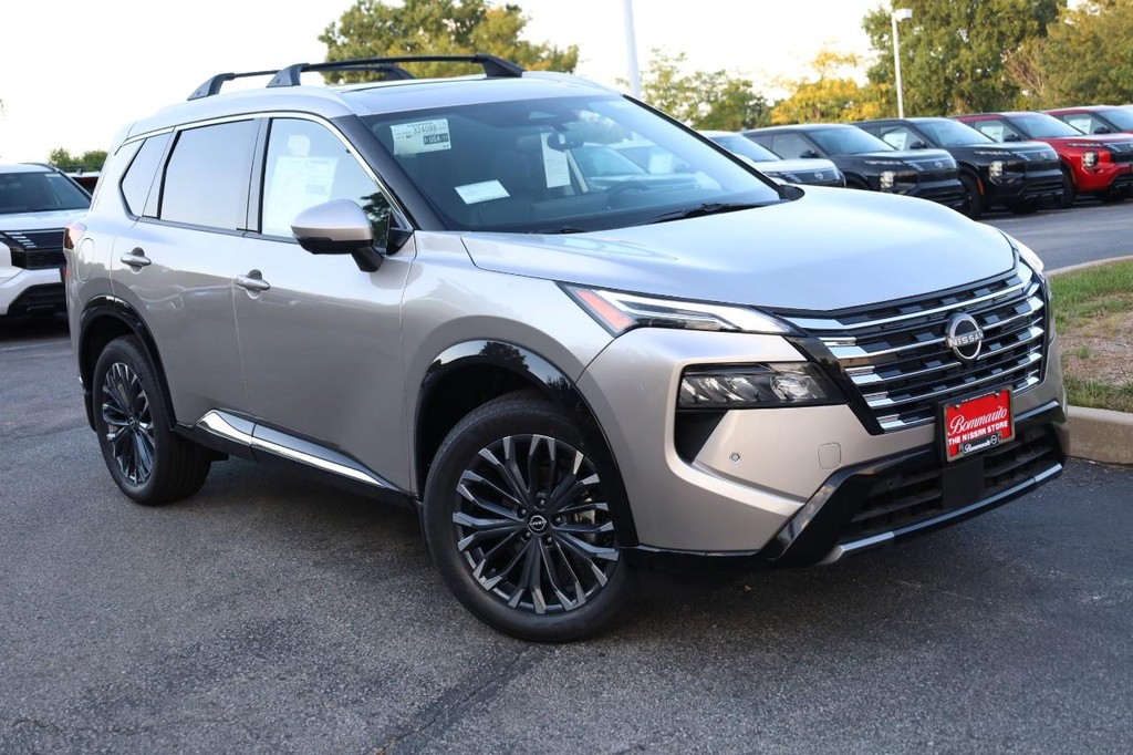 Nissan Rogue Vehicle Image 02