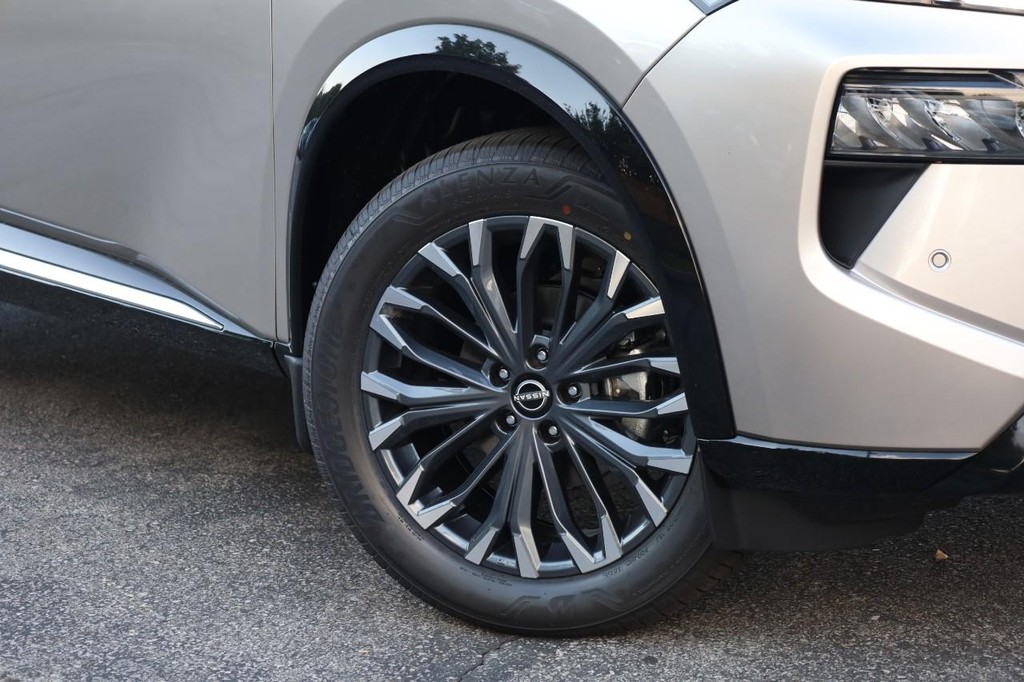 Nissan Rogue Vehicle Image 03