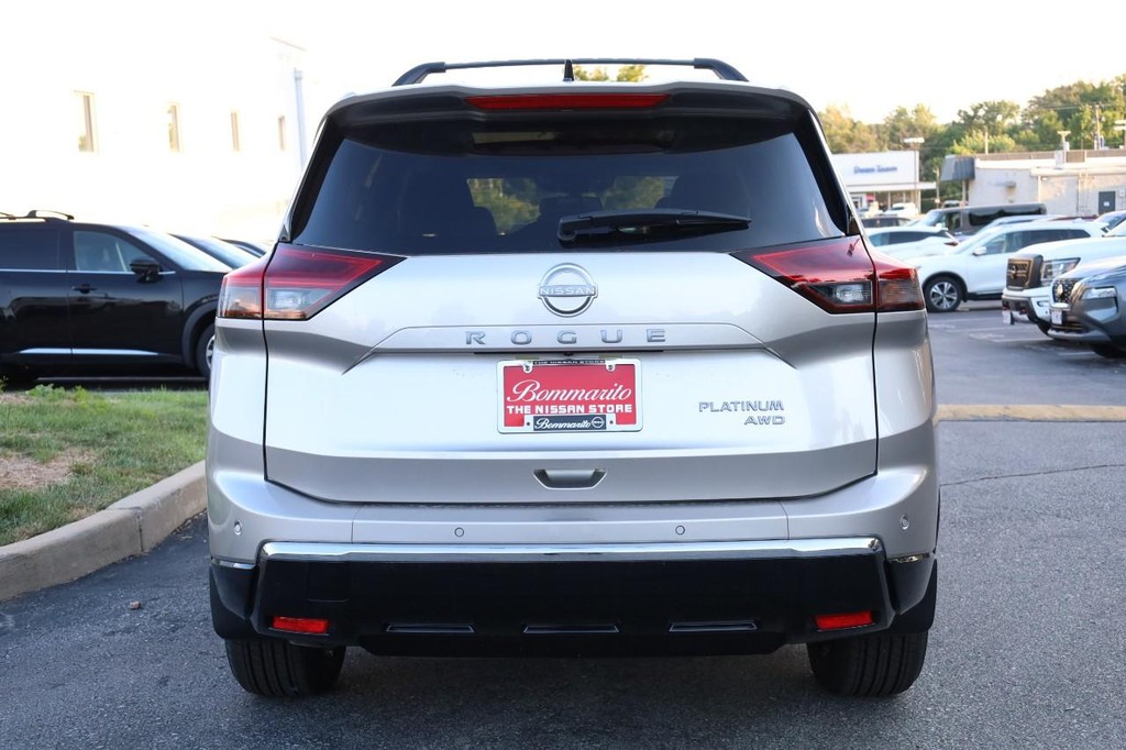 Nissan Rogue Vehicle Image 06