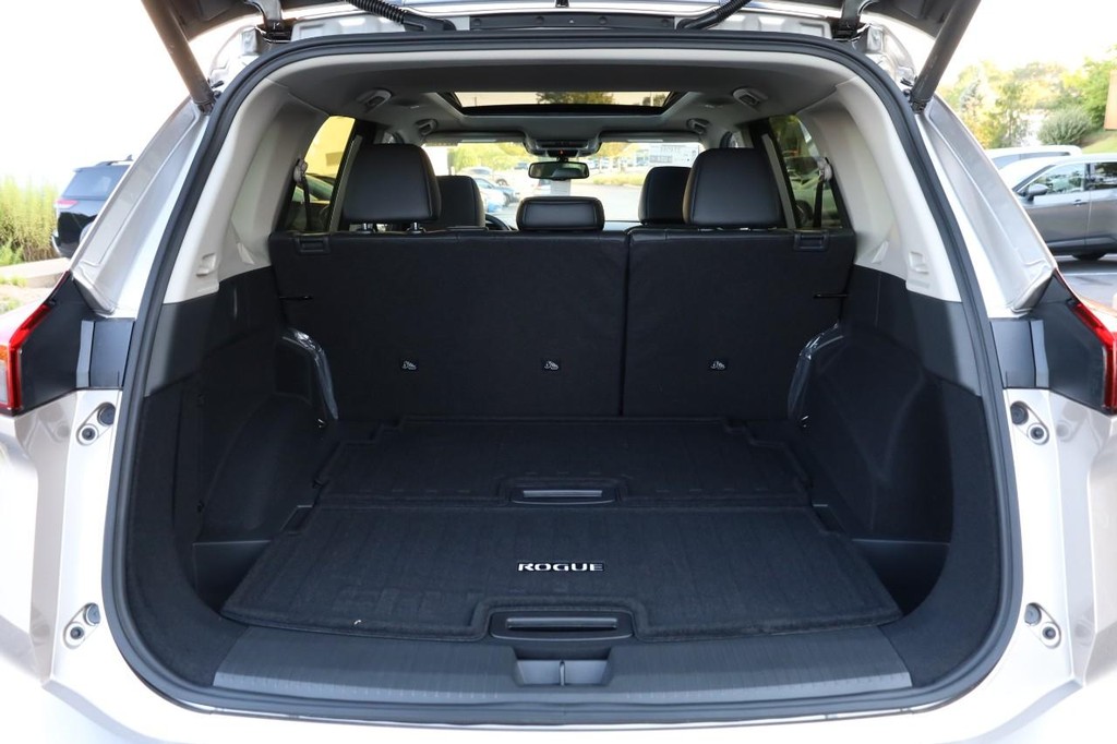 Nissan Rogue Vehicle Image 07