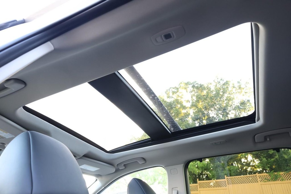 Nissan Rogue Vehicle Image 10