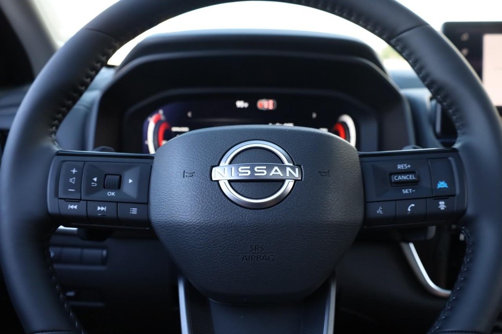 Nissan Rogue Vehicle Image 11