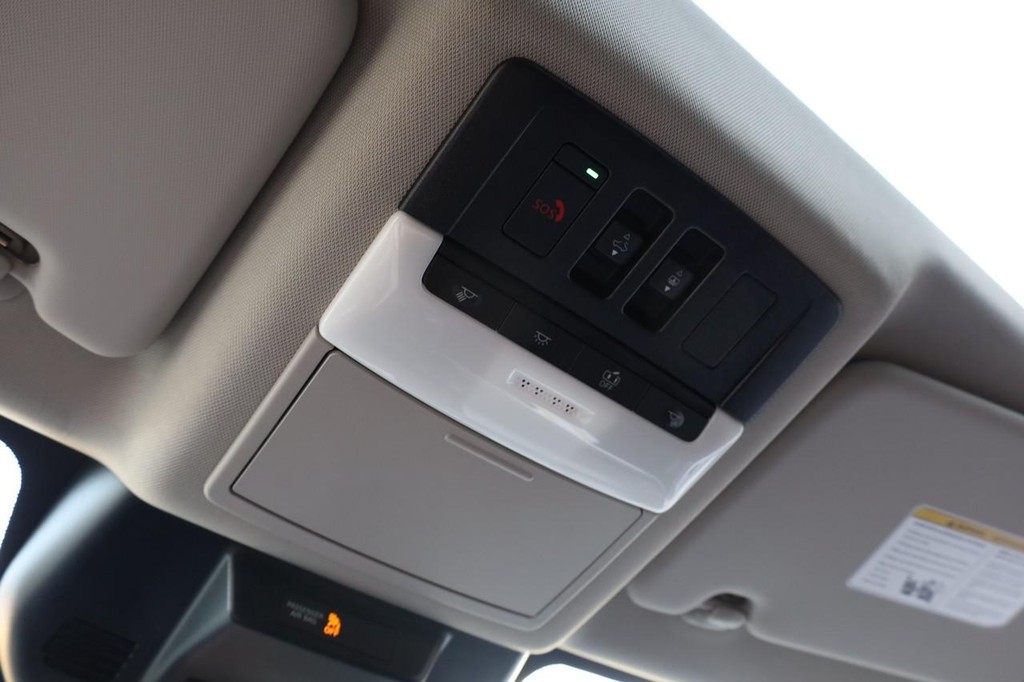 Nissan Rogue Vehicle Image 19
