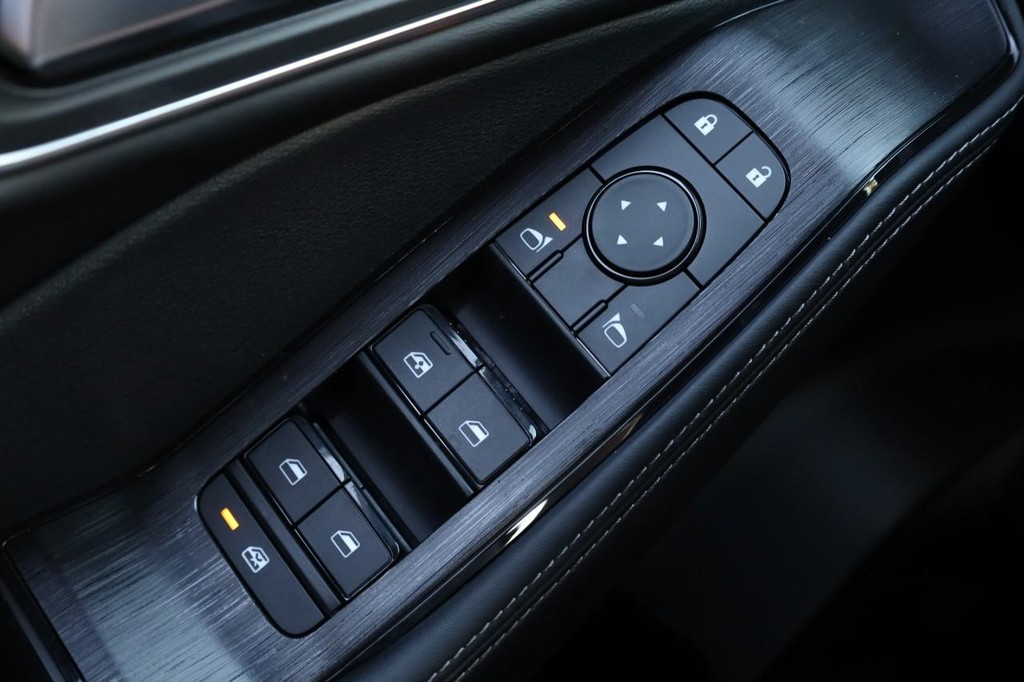 Nissan Rogue Vehicle Image 20