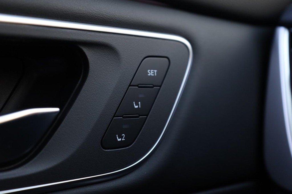 Nissan Rogue Vehicle Image 21