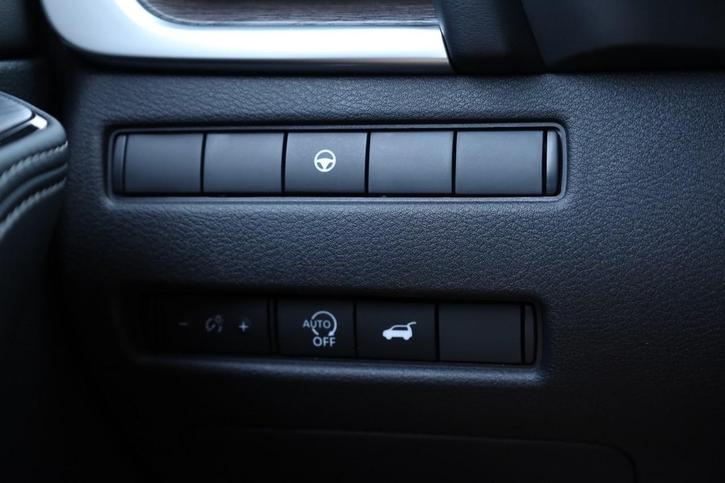 Nissan Rogue Vehicle Image 22