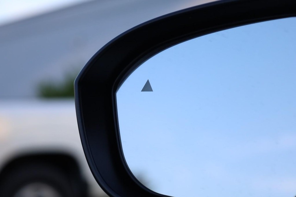 Nissan Rogue Vehicle Image 23