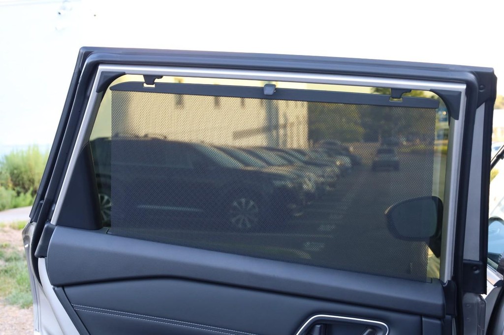 Nissan Rogue Vehicle Image 25