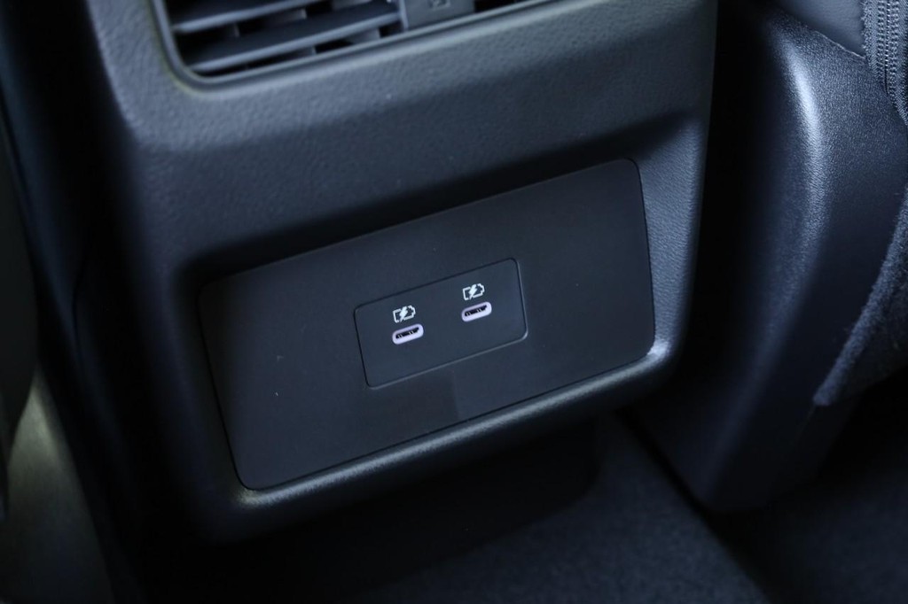 Nissan Rogue Vehicle Image 26
