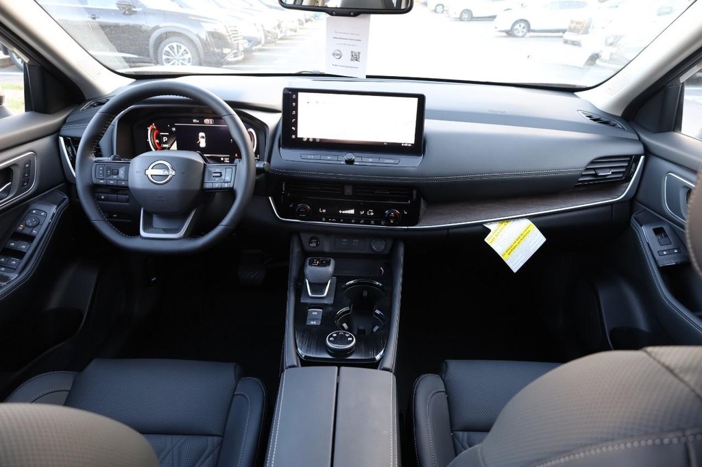 Nissan Rogue Vehicle Image 27