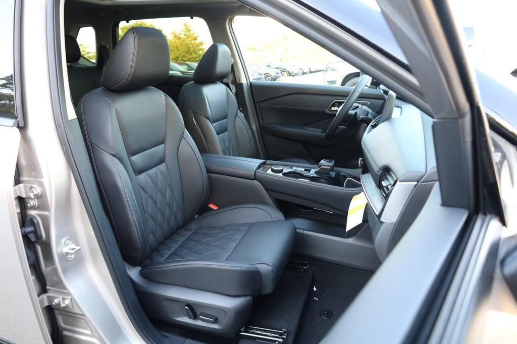 Nissan Rogue Vehicle Image 29
