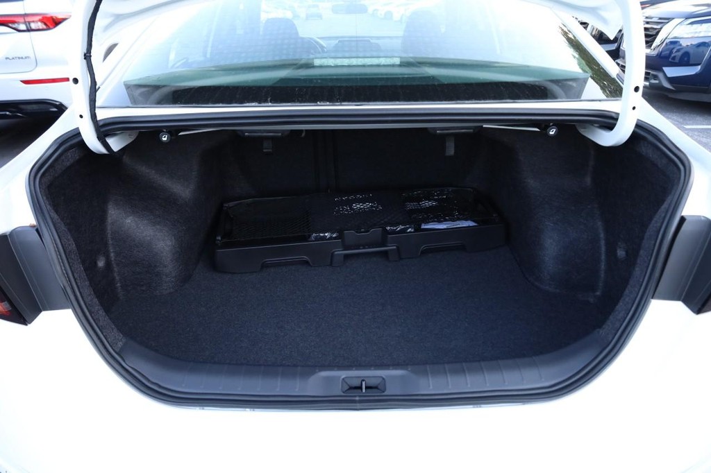 Nissan Altima Vehicle Image 07