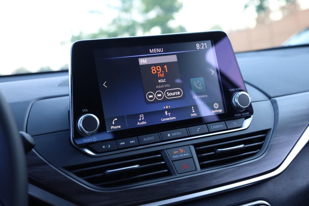Nissan Altima Vehicle Image 11