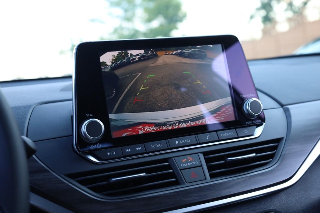 Nissan Altima Vehicle Image 12