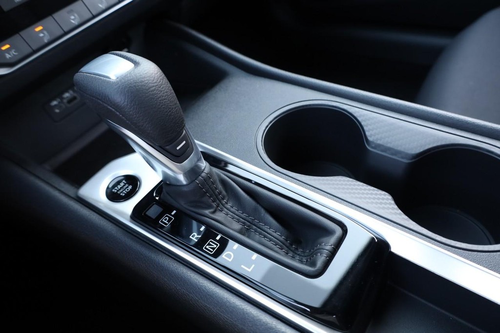 Nissan Altima Vehicle Image 15