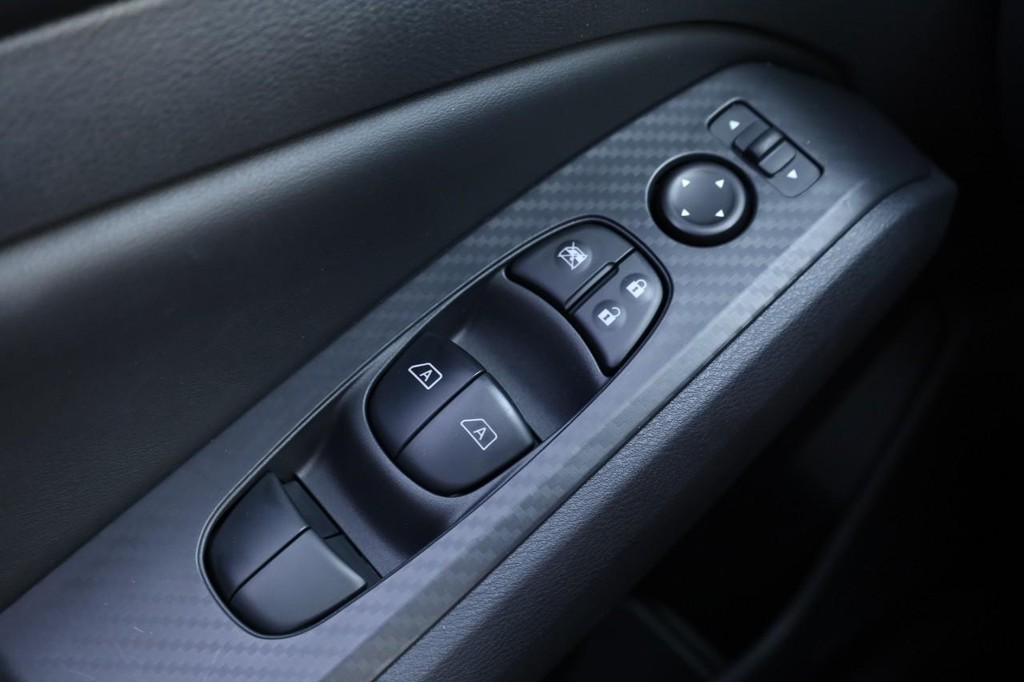 Nissan Altima Vehicle Image 17