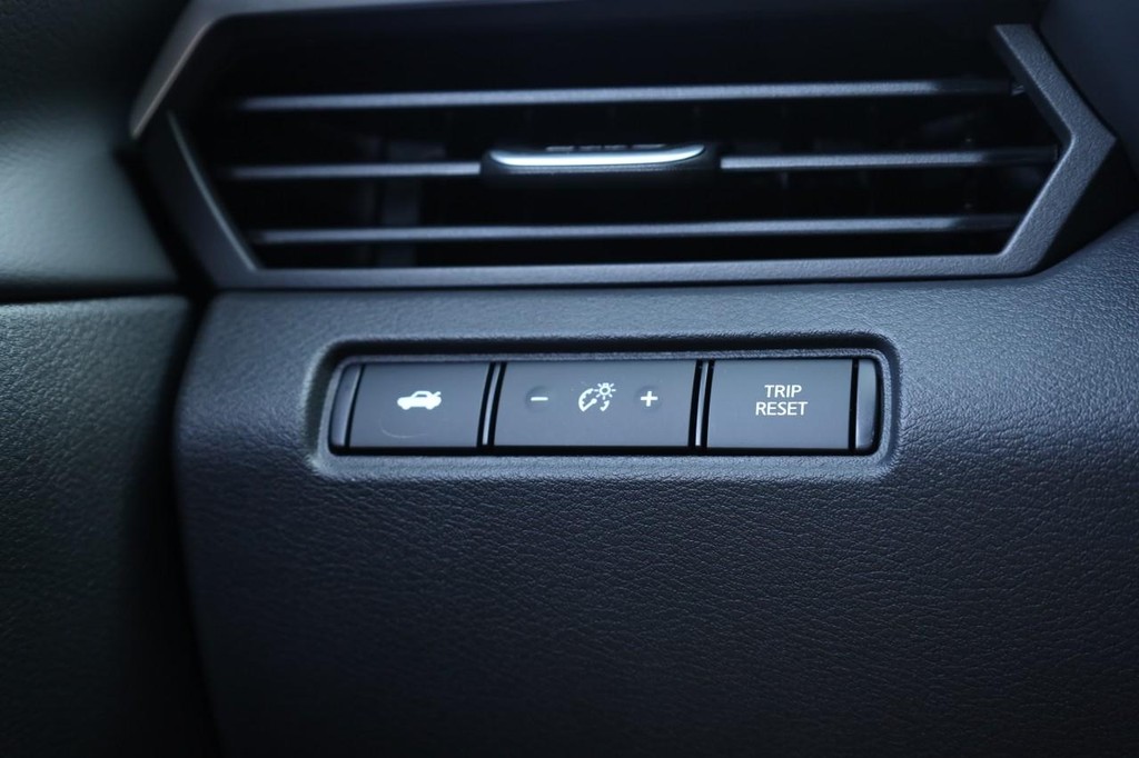 Nissan Altima Vehicle Image 18