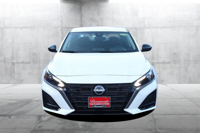 Nissan Altima Vehicle Image 04