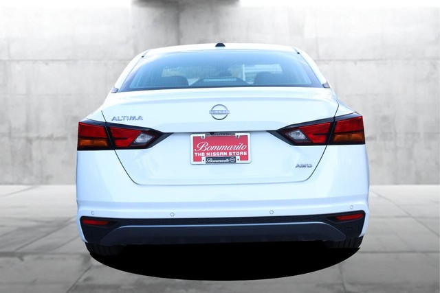 Nissan Altima Vehicle Image 06