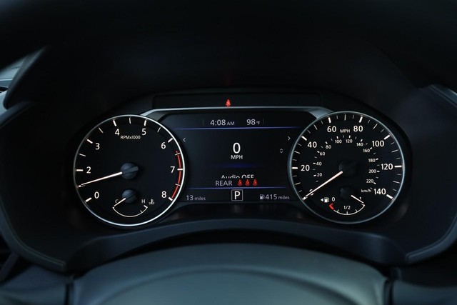 Nissan Altima Vehicle Image 10