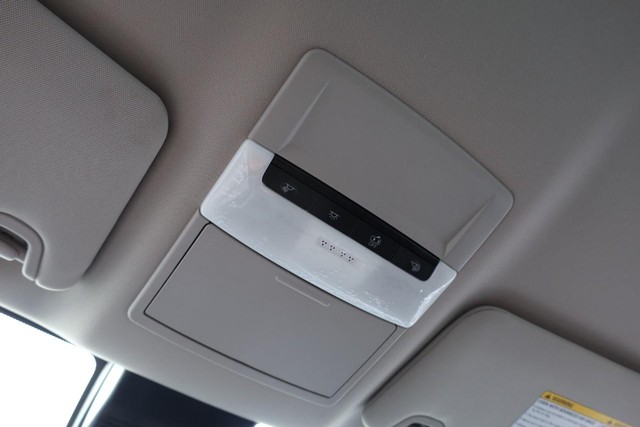 Nissan Altima Vehicle Image 16