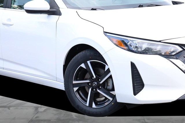 Nissan Sentra Vehicle Image 03