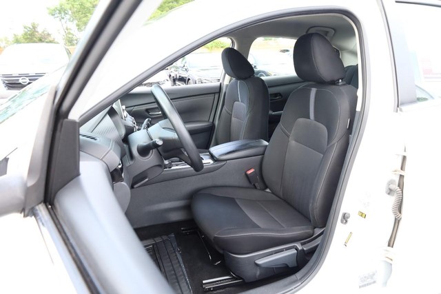 Nissan Sentra Vehicle Image 08