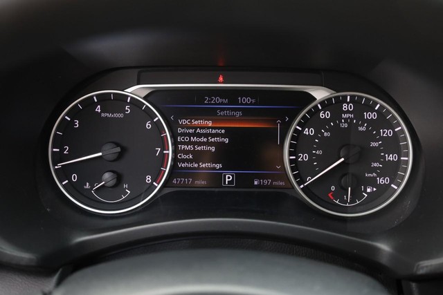 Nissan Sentra Vehicle Image 10