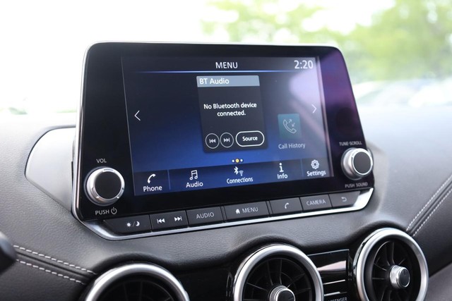 Nissan Sentra Vehicle Image 11