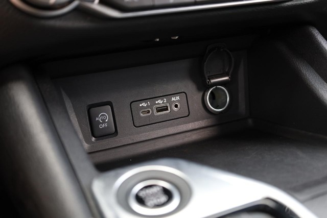 Nissan Sentra Vehicle Image 14