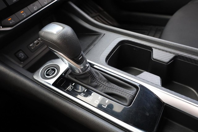 Nissan Sentra Vehicle Image 15