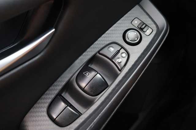 Nissan Sentra Vehicle Image 17