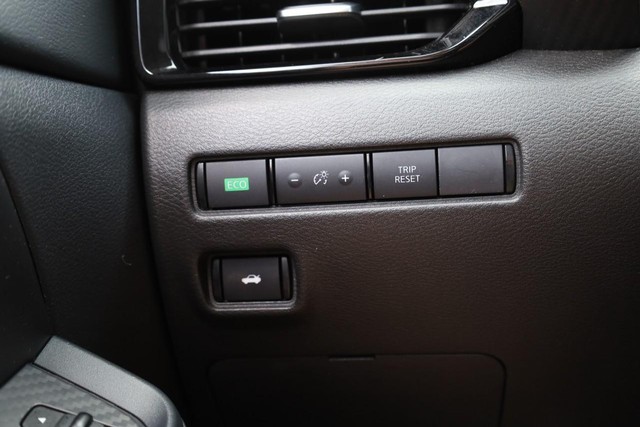 Nissan Sentra Vehicle Image 18