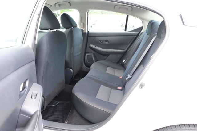 Nissan Sentra Vehicle Image 19