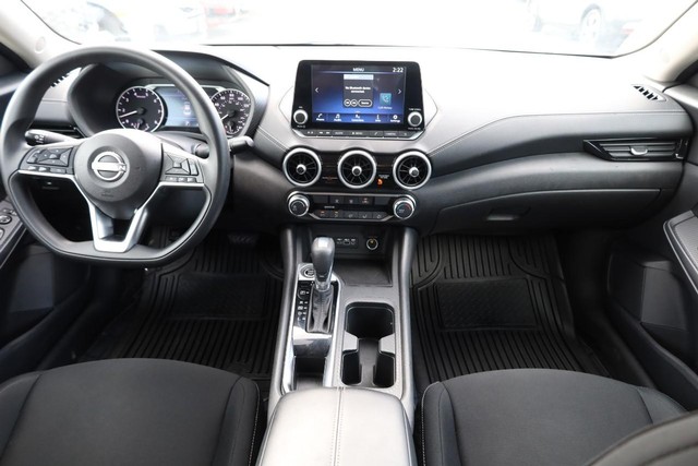 Nissan Sentra Vehicle Image 21