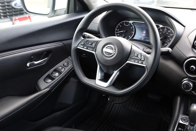 Nissan Sentra Vehicle Image 22
