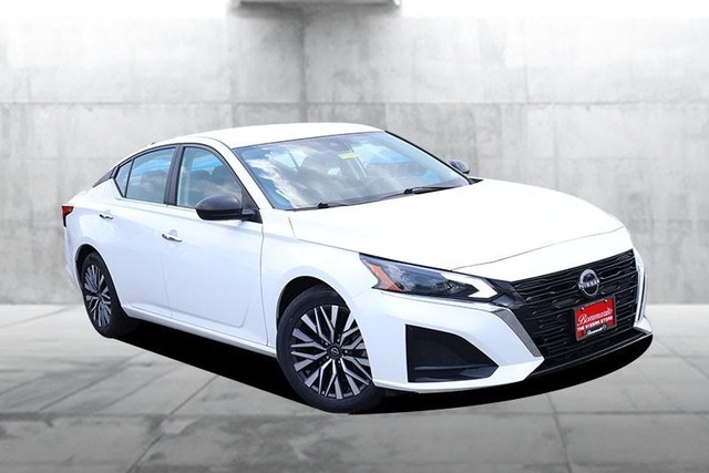 Nissan Altima Vehicle Image 02