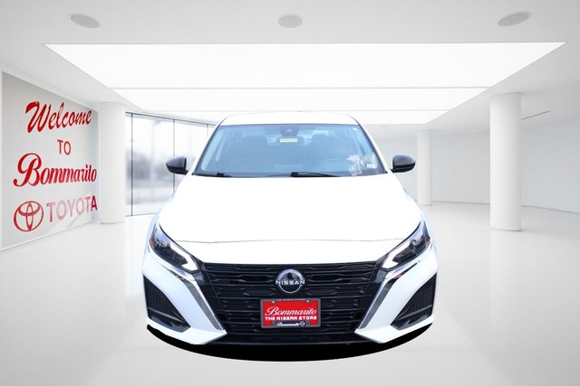 Nissan Altima Vehicle Image 04