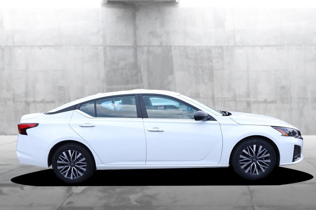 Nissan Altima Vehicle Image 05