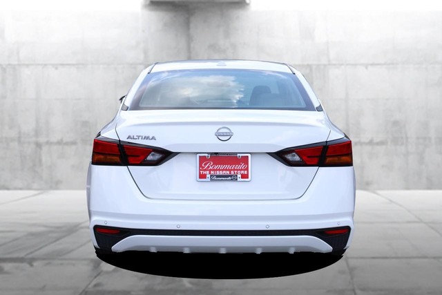 Nissan Altima Vehicle Image 06