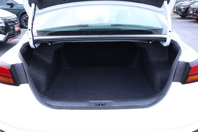 Nissan Altima Vehicle Image 07