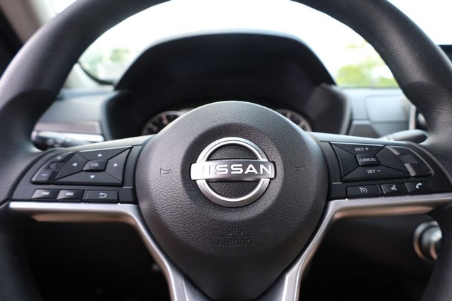 Nissan Altima Vehicle Image 09